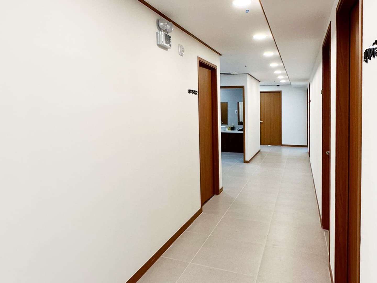 Seran Plus Plastic Surgery — Koridor klinik